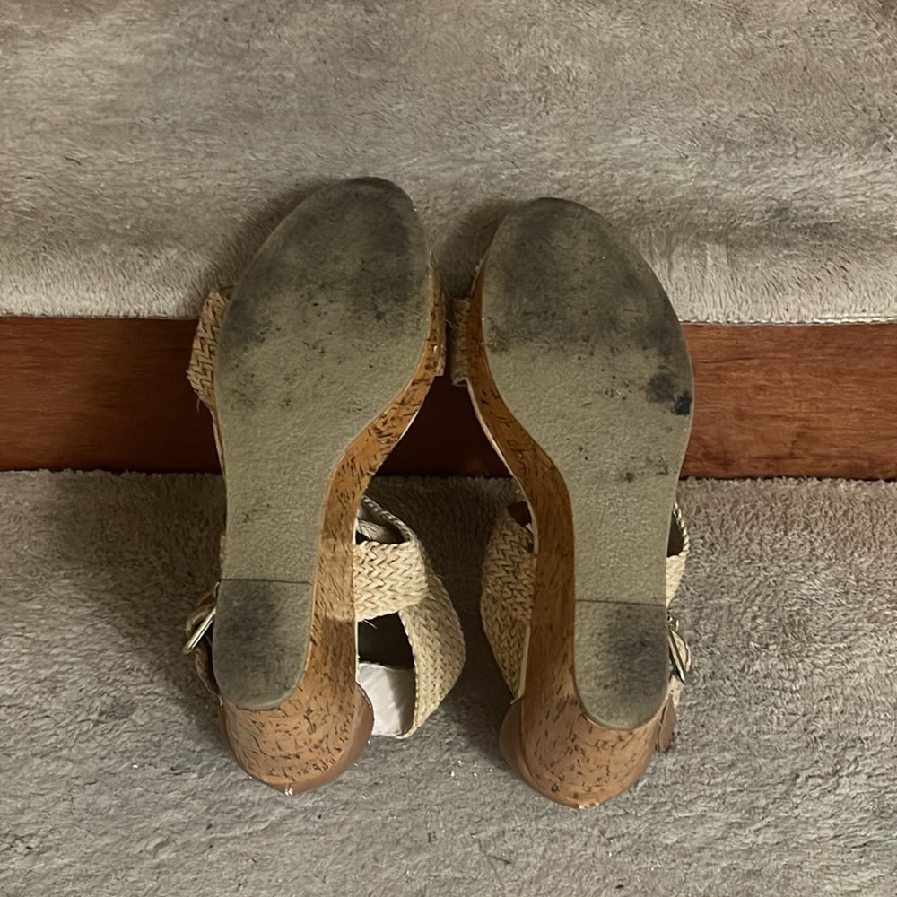 Steve Madden Tan Cream Wedge Sandals Size 9.5 - Picture 8 of 13